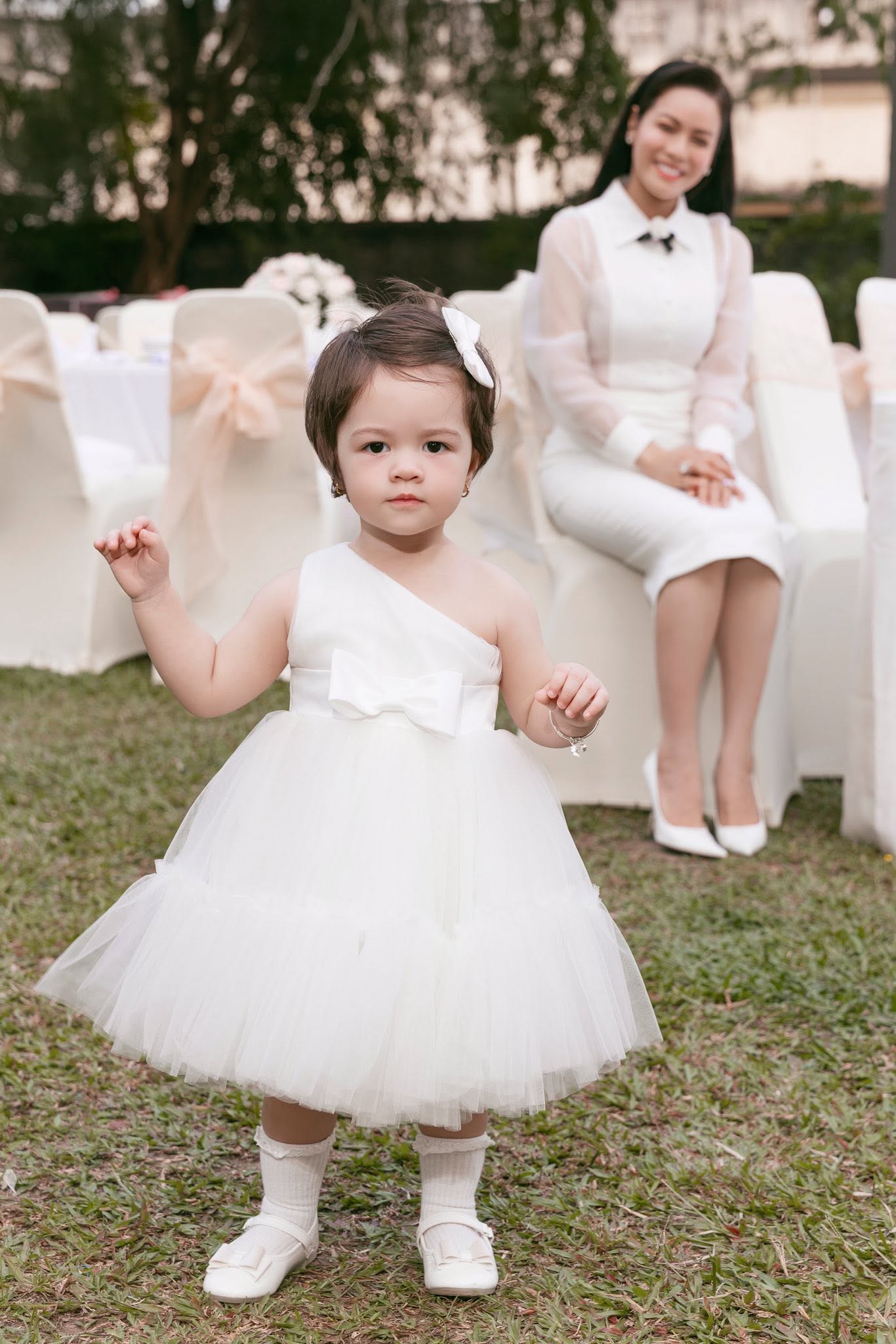 Ái nữ của Nhật Kim Anh: “Giao diện” lai Tây nhưng “hệ điều hành” đúng chuẩn em bé miền Tây - Ảnh 15.