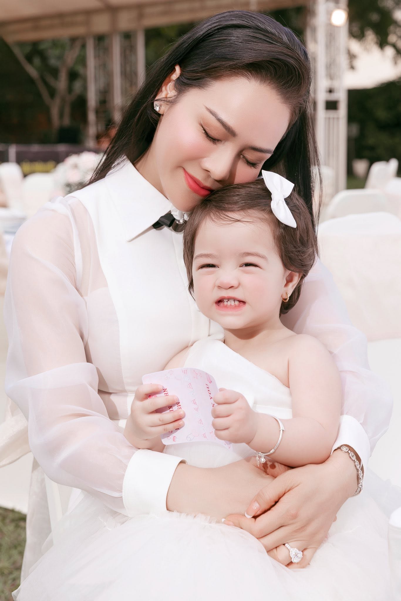 Ái nữ của Nhật Kim Anh: “Giao diện” lai Tây nhưng “hệ điều hành” đúng chuẩn em bé miền Tây - Ảnh 14.