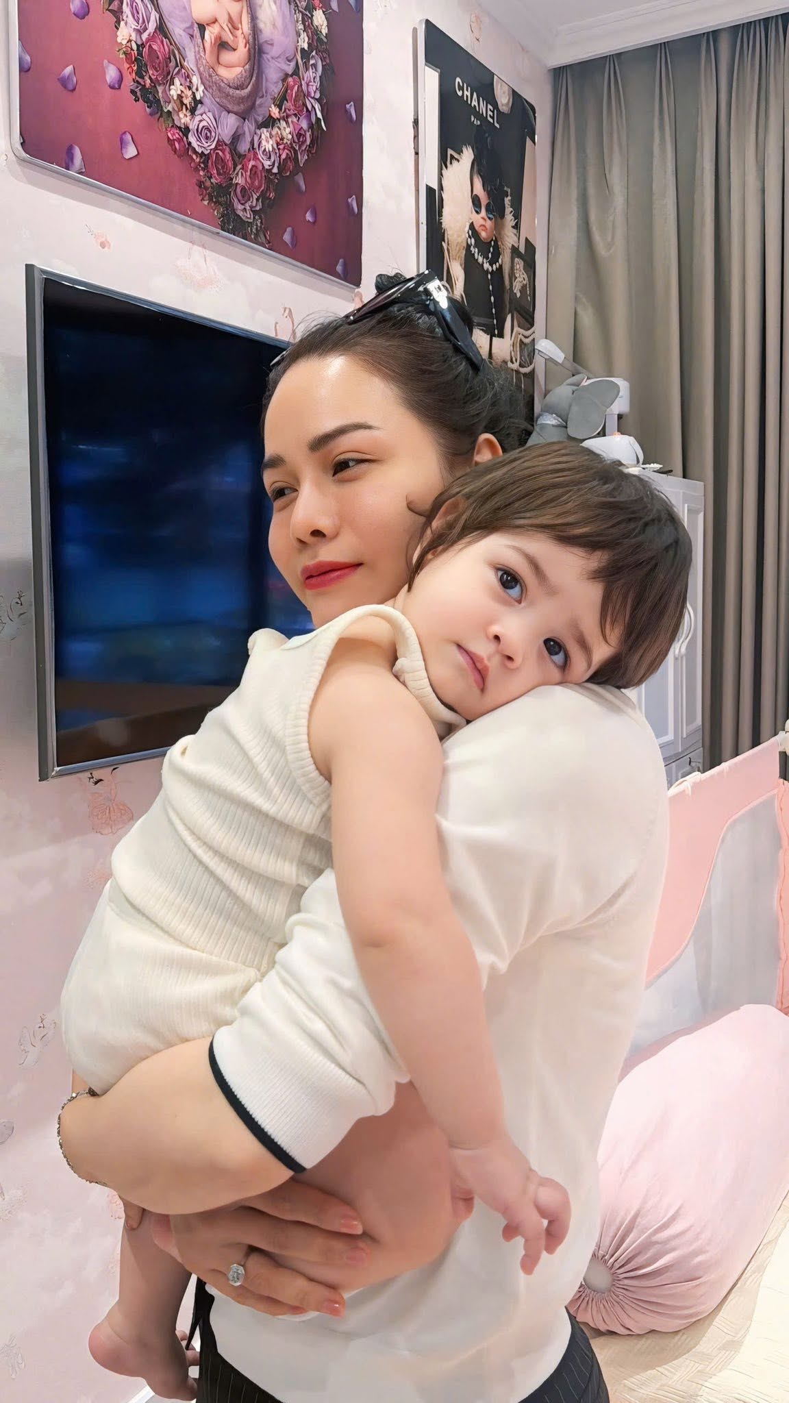 Ái nữ của Nhật Kim Anh: “Giao diện” lai Tây nhưng “hệ điều hành” đúng chuẩn em bé miền Tây - Ảnh 2.