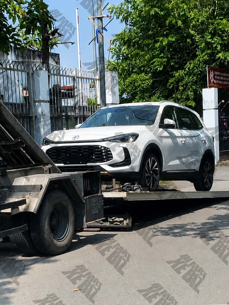Soi MG ZS 2026 đã về Việt Nam: Mâm 18 inch, động cơ hybrid, có ADAS cạnh tranh Xforce, Yaris Cross - Ảnh 5.