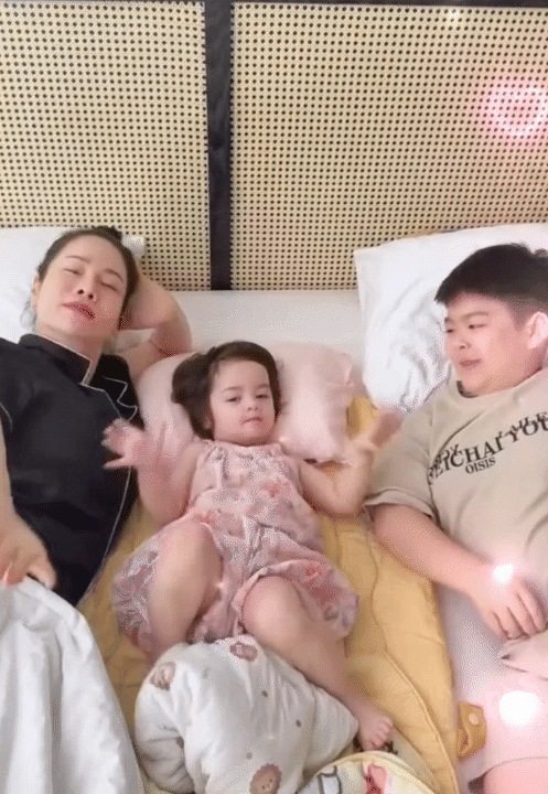 Ái nữ của Nhật Kim Anh: “Giao diện” lai Tây nhưng “hệ điều hành” đúng chuẩn em bé miền Tây - Ảnh 17.