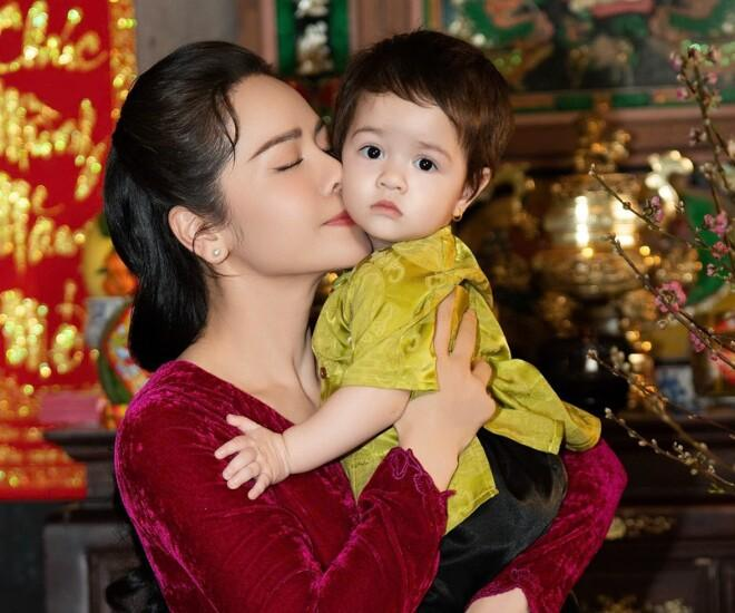 Ái nữ của Nhật Kim Anh: “Giao diện” lai Tây nhưng “hệ điều hành” đúng chuẩn em bé miền Tây - Ảnh 3.