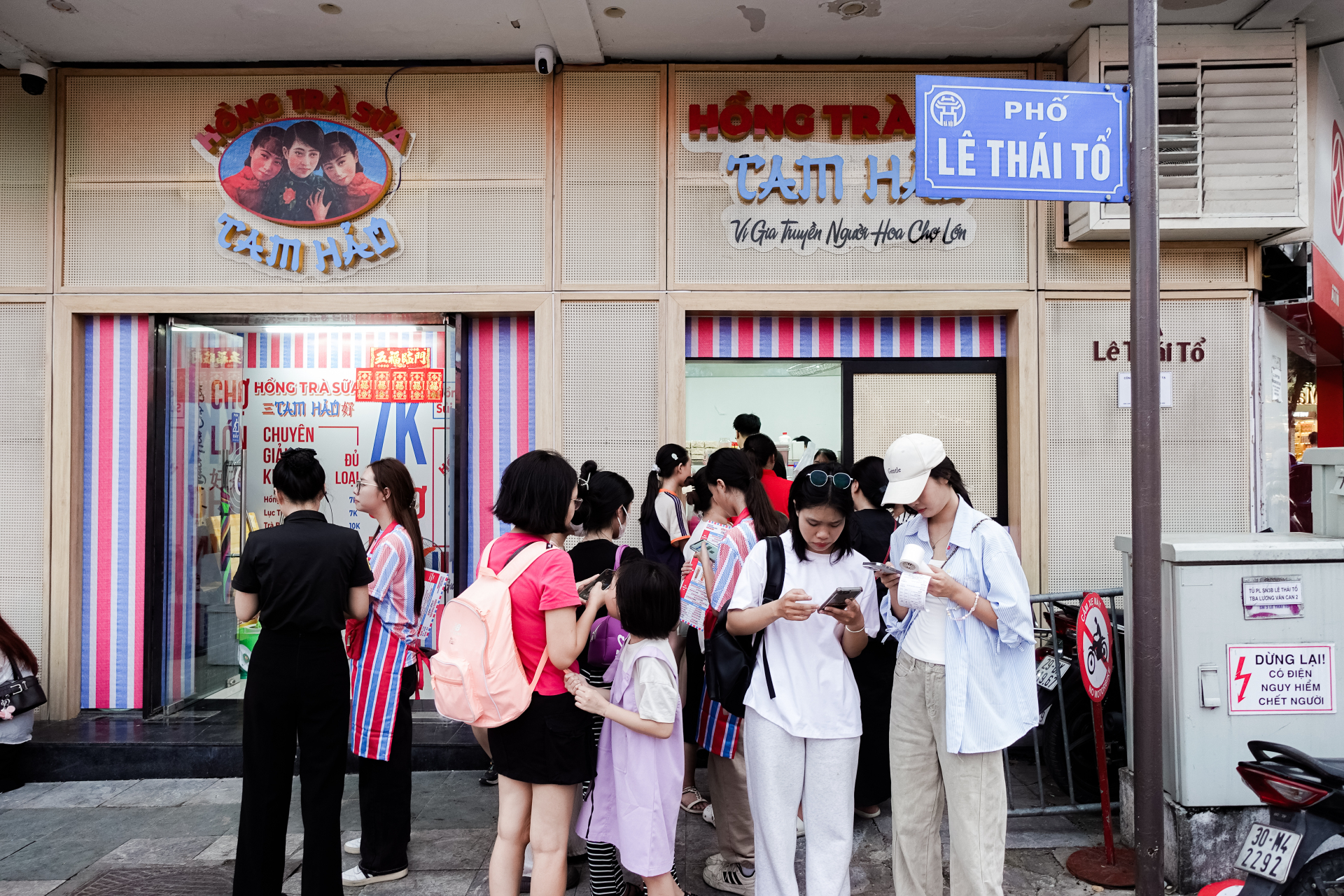 Thu&ecirc; địa điểm "đắt như v&agrave;ng" giữa trung t&acirc;m phố cổ, b&aacute;n tr&agrave; sữa gi&aacute; 7000/ly: Tam Hảo đang t&iacute;nh to&aacute;n th&ocirc;ng minh hay mạo hiểm? - Ảnh 1.