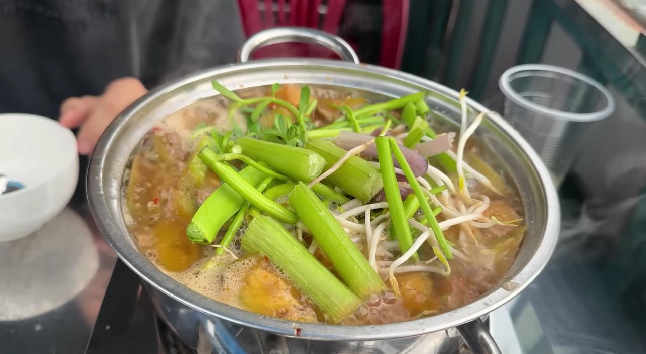 Ch&agrave;ng trai H&agrave;n Quốc kh&aacute;m ph&aacute; ẩm thực Việt qua 3 m&oacute;n mắm độc đ&aacute;o - Ảnh 12.