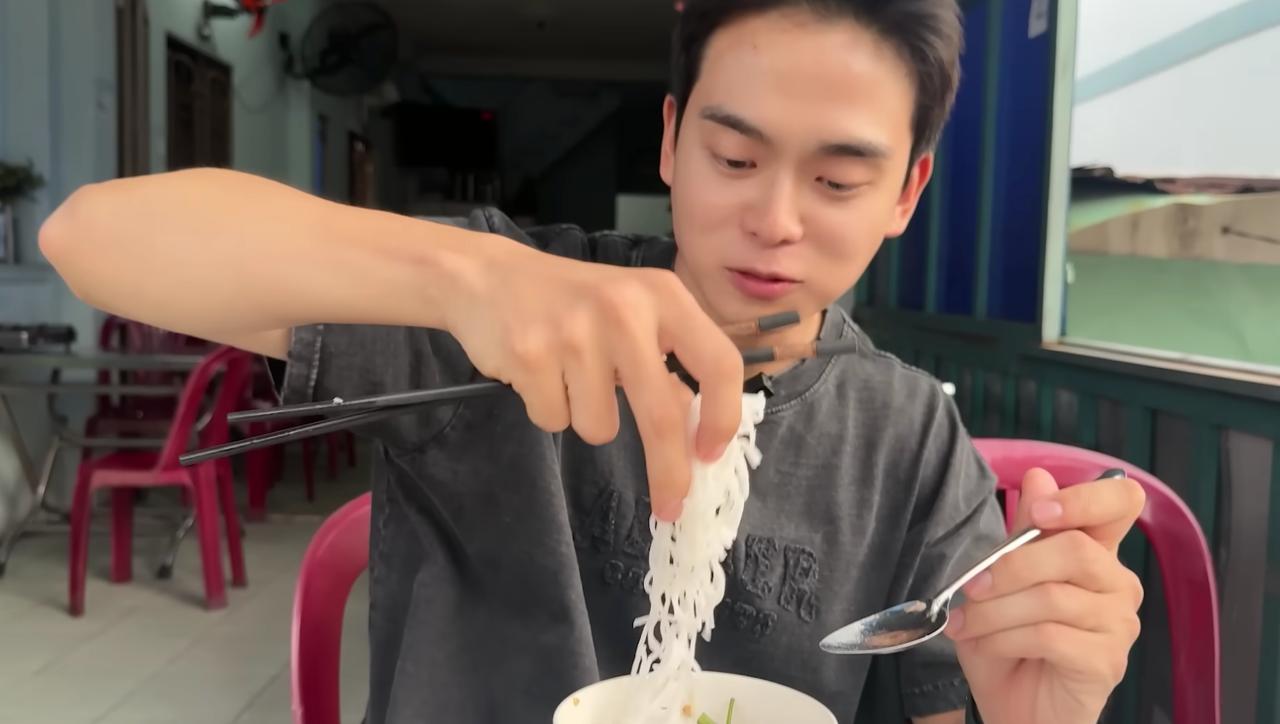 Ch&agrave;ng trai H&agrave;n Quốc kh&aacute;m ph&aacute; ẩm thực Việt qua 3 m&oacute;n mắm độc đ&aacute;o - Ảnh 15.
