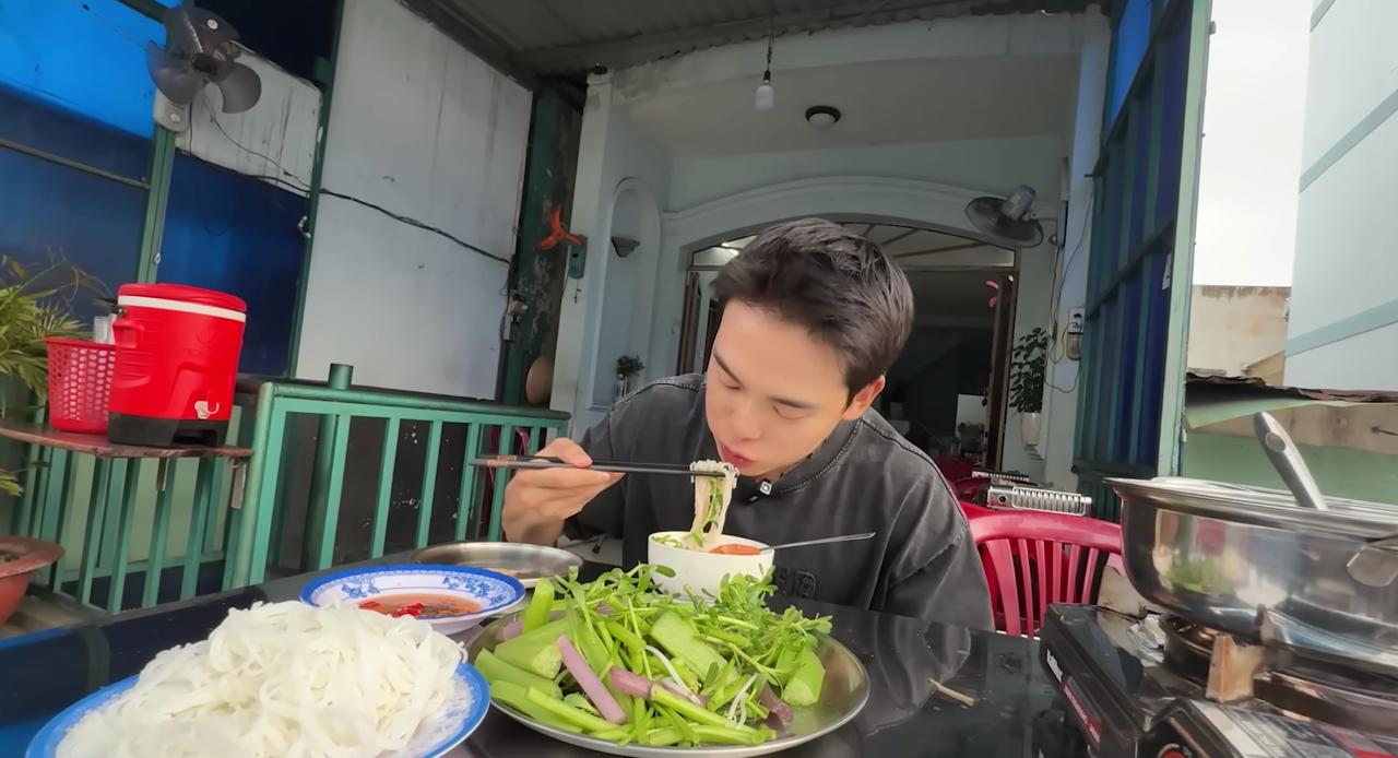 Ch&agrave;ng trai H&agrave;n Quốc kh&aacute;m ph&aacute; ẩm thực Việt qua 3 m&oacute;n mắm độc đ&aacute;o - Ảnh 17.