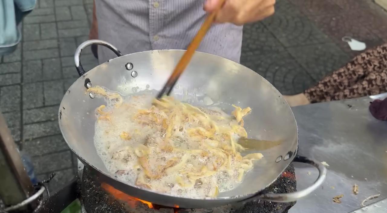 Ch&agrave;ng trai H&agrave;n Quốc kh&aacute;m ph&aacute; ẩm thực Việt qua 3 m&oacute;n mắm độc đ&aacute;o - Ảnh 19.