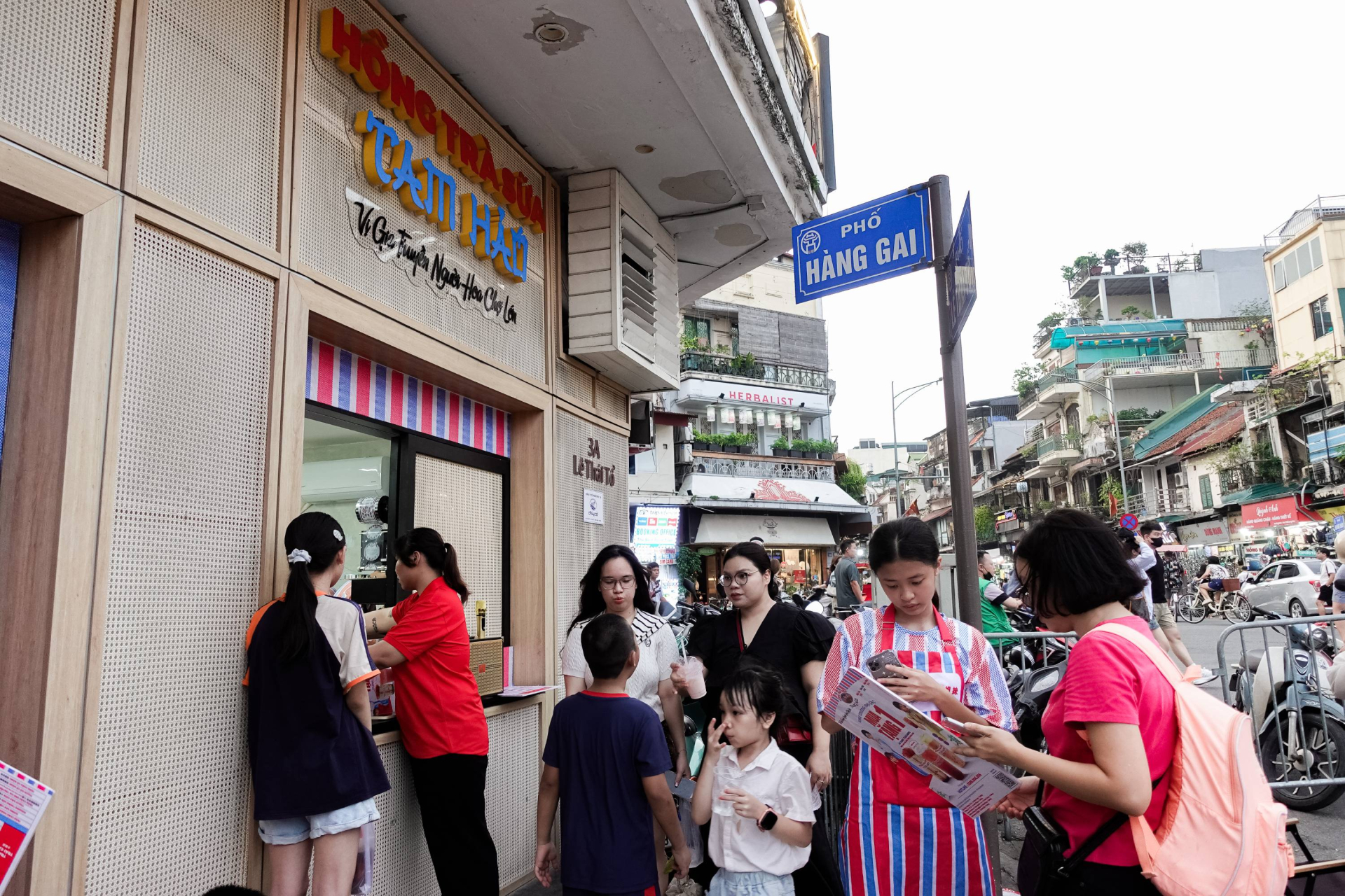 Thu&ecirc; địa điểm "đắt như v&agrave;ng" giữa trung t&acirc;m phố cổ, b&aacute;n tr&agrave; sữa gi&aacute; 7000/ly: Tam Hảo đang t&iacute;nh to&aacute;n th&ocirc;ng minh hay mạo hiểm? - Ảnh 3.