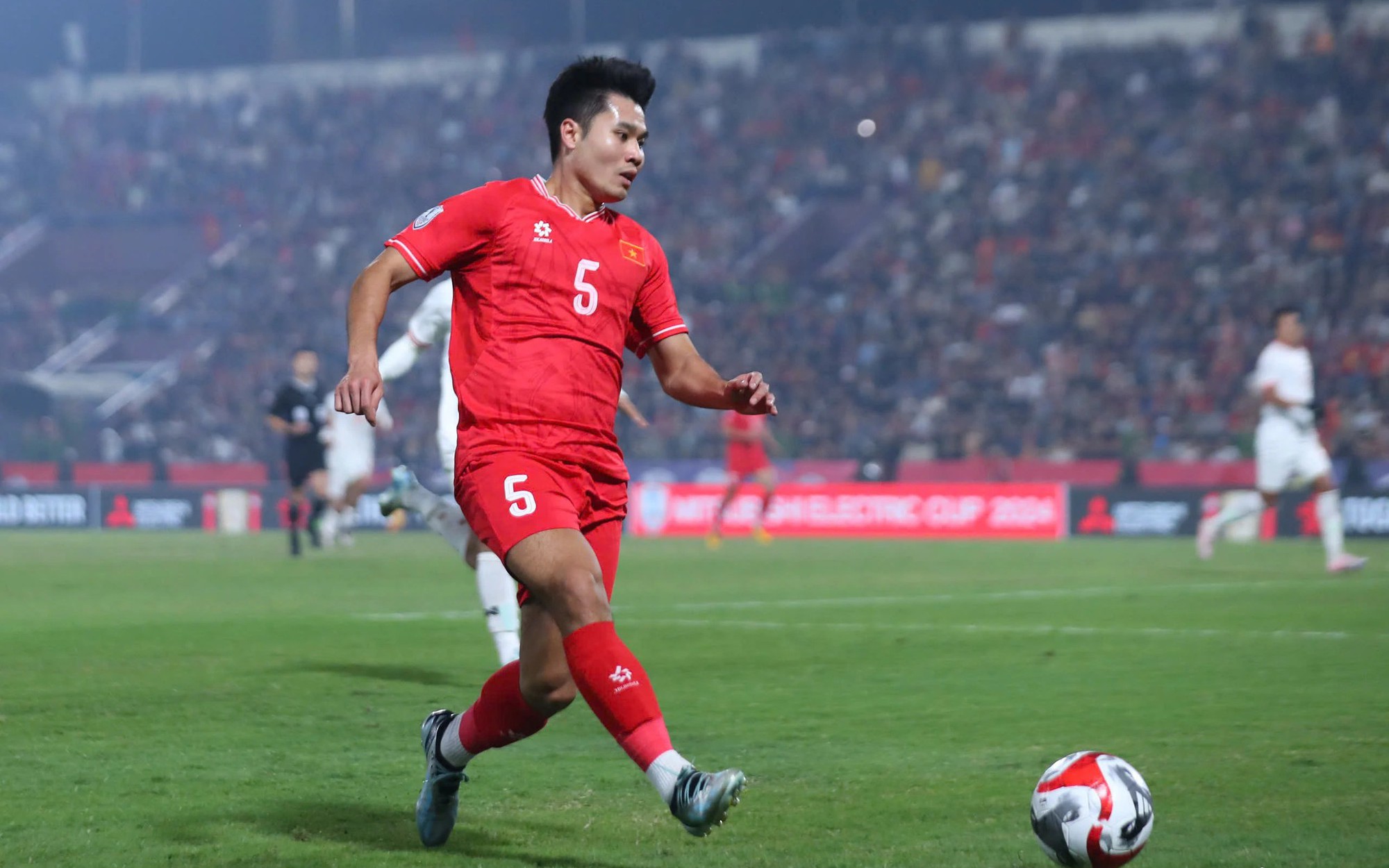 "Qu&aacute;i vật World Cup" ki&ecirc;m "th&aacute;nh meme" Haaland đ&atilde; bị chặn đứng, lộ vẻ thất thần khi Man City thua Arsenal 0-3, c&ograve;n bị r&uacute;t ra s&acirc;n sớm - Ảnh 7.