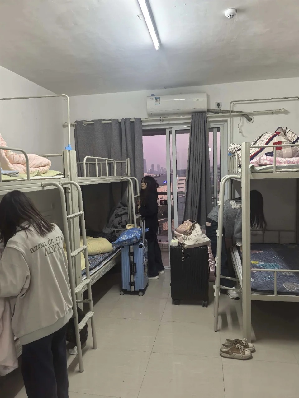 V&igrave; sao giường tầng trở th&agrave;nh lựa chọn phổ biến tại k&yacute; t&uacute;c x&aacute;? - Ảnh 4.