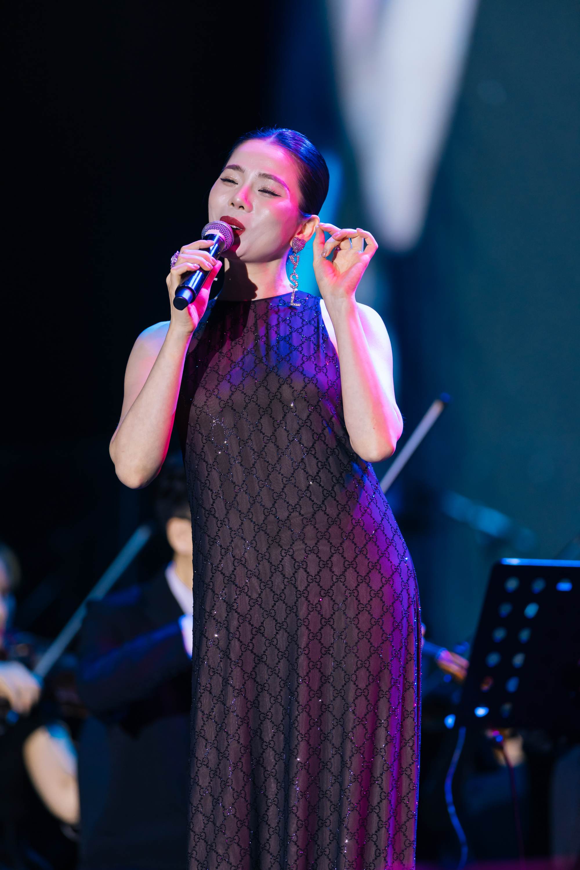 NSND Thanh Lam hát ca khúc cuối cùng của nhạc sĩ Thanh Tùng, kể về thời trẻ “ông đẹp trai dã man” - Ảnh 3. NSND Thanh Lam hát ca khúc cuối cùng của nhạc sĩ Thanh Tùng, kể về thời trẻ “ông đẹp trai dã man” - Ảnh 3.