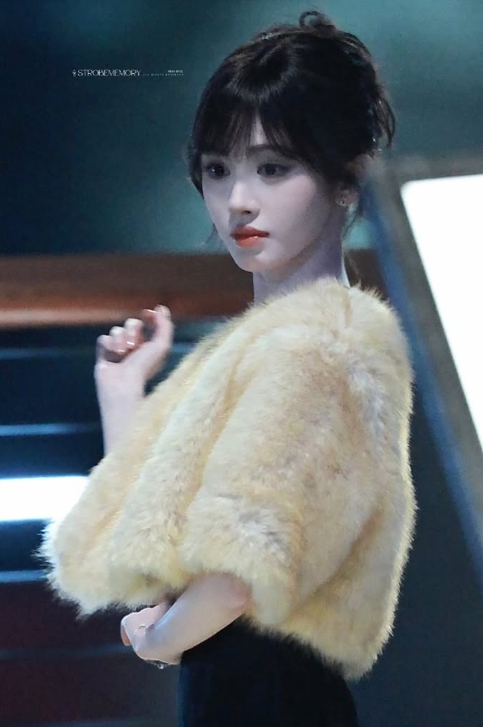 Đang hot mỹ nh&acirc;n c&oacute; gương mặt m&agrave; mọi trai tồi đều kh&ocirc;ng d&aacute;m lại gần: Đẹp xuất thần vừa ngắm vừa r&eacute;n- Ảnh 7.