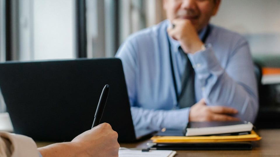 Ứng vi&ecirc;n độc thoại trong buổi phỏng vấn, n&oacute;i g&igrave; m&agrave; CEO nghe xong &ldquo;bắt&rdquo; đi l&agrave;m lu&ocirc;n?- Ảnh 1.
