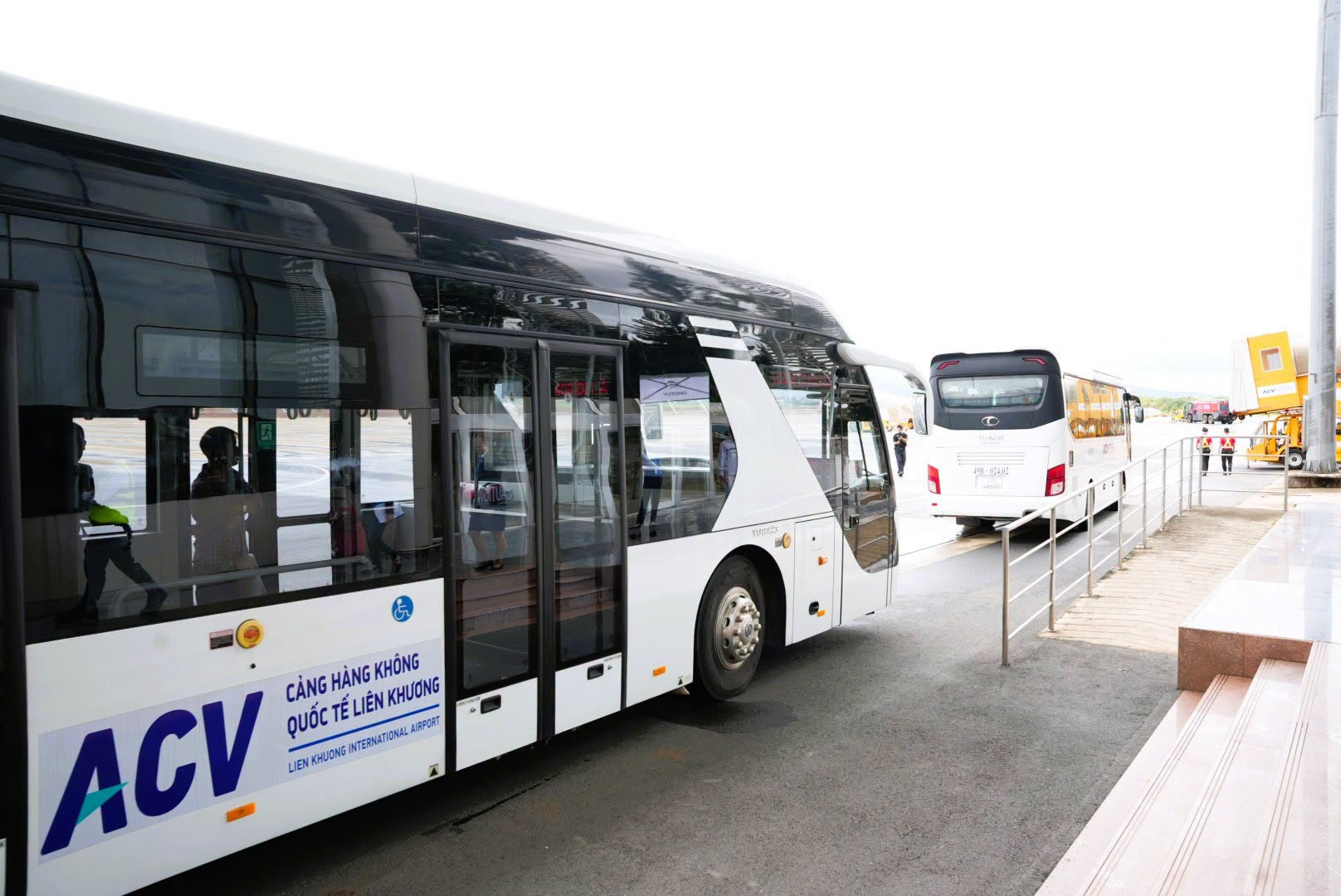 Đúng 0h ngày mai, sân bay quốc tế duy nhất ở Việt Nam mang hình bông hoa chính thức 'tái xuất'  - Ảnh 9.