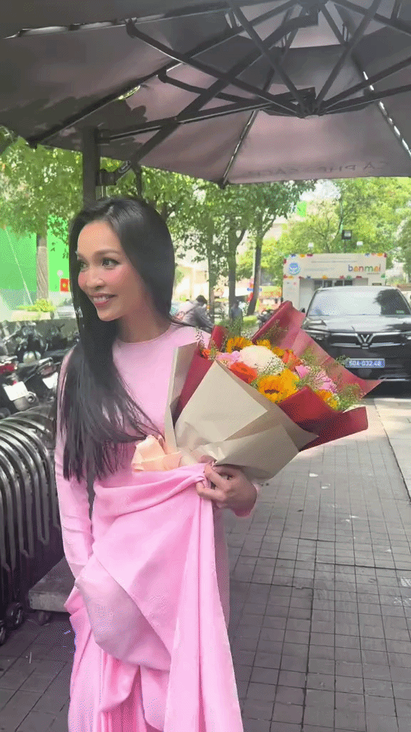 Ngoại lệ duy nhất của showbiz: 45 tuổi vẫn được netizen cho ph&eacute;p điệu- Ảnh 1.