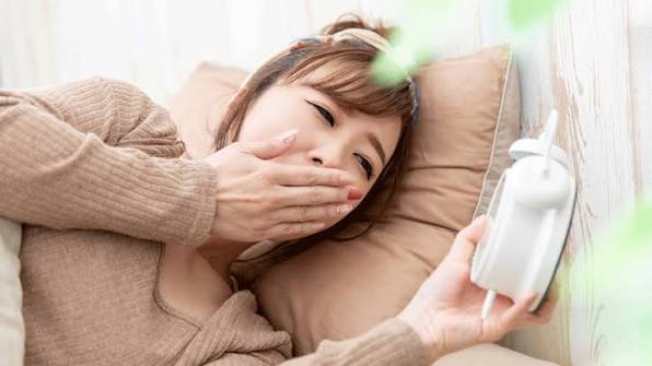 Cứ 3-4 giờ sáng lại tỉnh giấc, nằm mãi không ngủ được: Cơ thể đang có chuyện gì? Khi nào là bình thường, khi nào cần đi khám?- Ảnh 4.