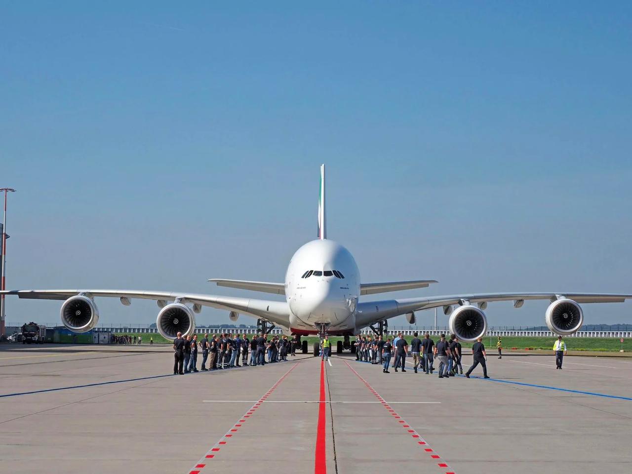 V&igrave; sao nhiều s&acirc;n bay ngại đ&oacute;n Airbus A380 d&ugrave; đ&acirc;y l&agrave; m&aacute;y bay lớn nhất thế giới? - Ảnh 1.