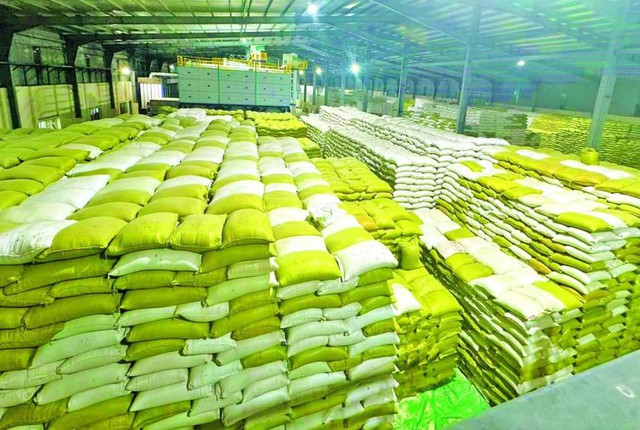 Gạo Việt Nam, Th&aacute;i Lan bất ngờ bị một đối thủ mới vượt mặt tại Philippines, mới xuất hiện đ&atilde; được trả gi&aacute; cao kỷ lục - Ảnh 1.