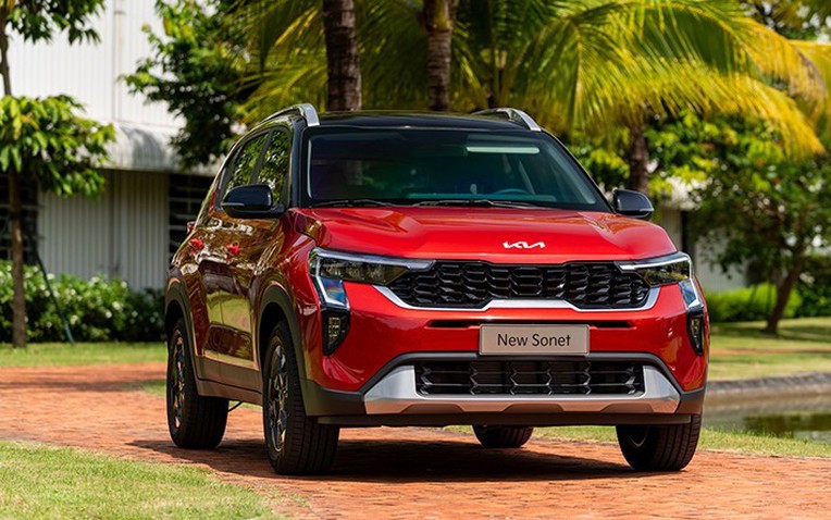 Kia Sonet giảm giá chạm đáy lịch sử - Ảnh 1.