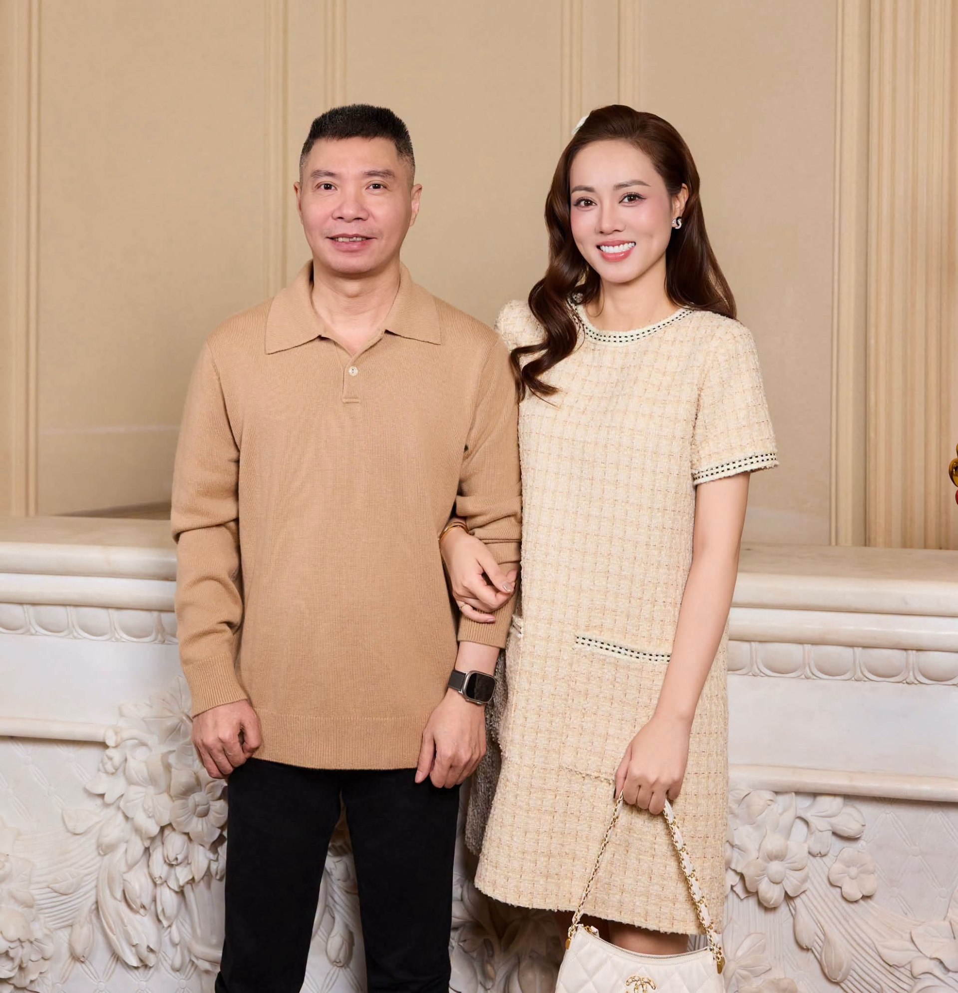 Vợ U40 của nam NSND h&agrave;ng đầu Việt Nam đăng tin nhắn được khuy&ecirc;n "t&igrave;m mối quan hệ thầm k&iacute;n, b&iacute; mật" - Ảnh 2.