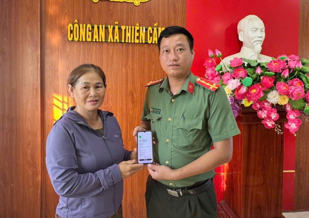 Công an các tỉnh xác minh loạt giao dịch chuyển khoản từ 10 triệu, 19 triệu đến 201 triệu... của nhiều người dân - Ảnh 1. Công an các tỉnh xác minh loạt giao dịch chuyển khoản từ 10 triệu, 19 triệu đến 201 triệu... của nhiều người dân - Ảnh 1.