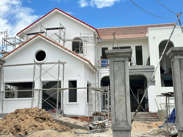 Nữ diễn viên 29 tuổi xây biệt thự to báo hiếu bố mẹ tại Phú Yên - Ảnh 1. Nữ diễn viên 29 tuổi xây biệt thự to báo hiếu bố mẹ tại Phú Yên - Ảnh 1.