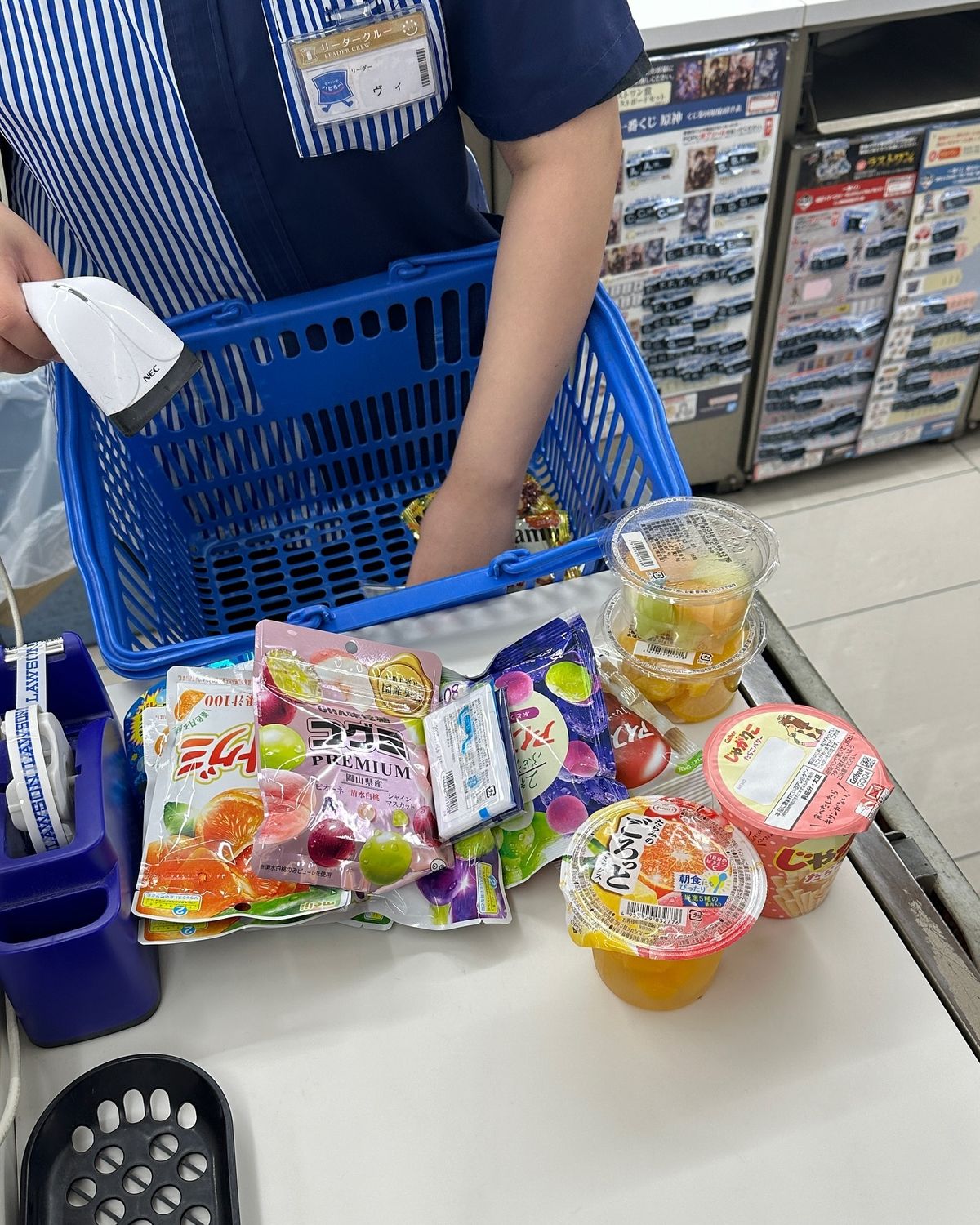 V&igrave; sao si&ecirc;u thị thường đặt đồ ăn vặt ngay gần quầy thanh to&aacute;n?- Ảnh 2.