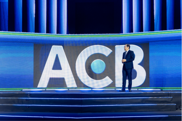 Tổng Giám đốc ACB “đóng vai” hộ kinh doanh, kể câu chuyện chuyển đổi số bằng trải nghiệm thực tế - Ảnh 1.