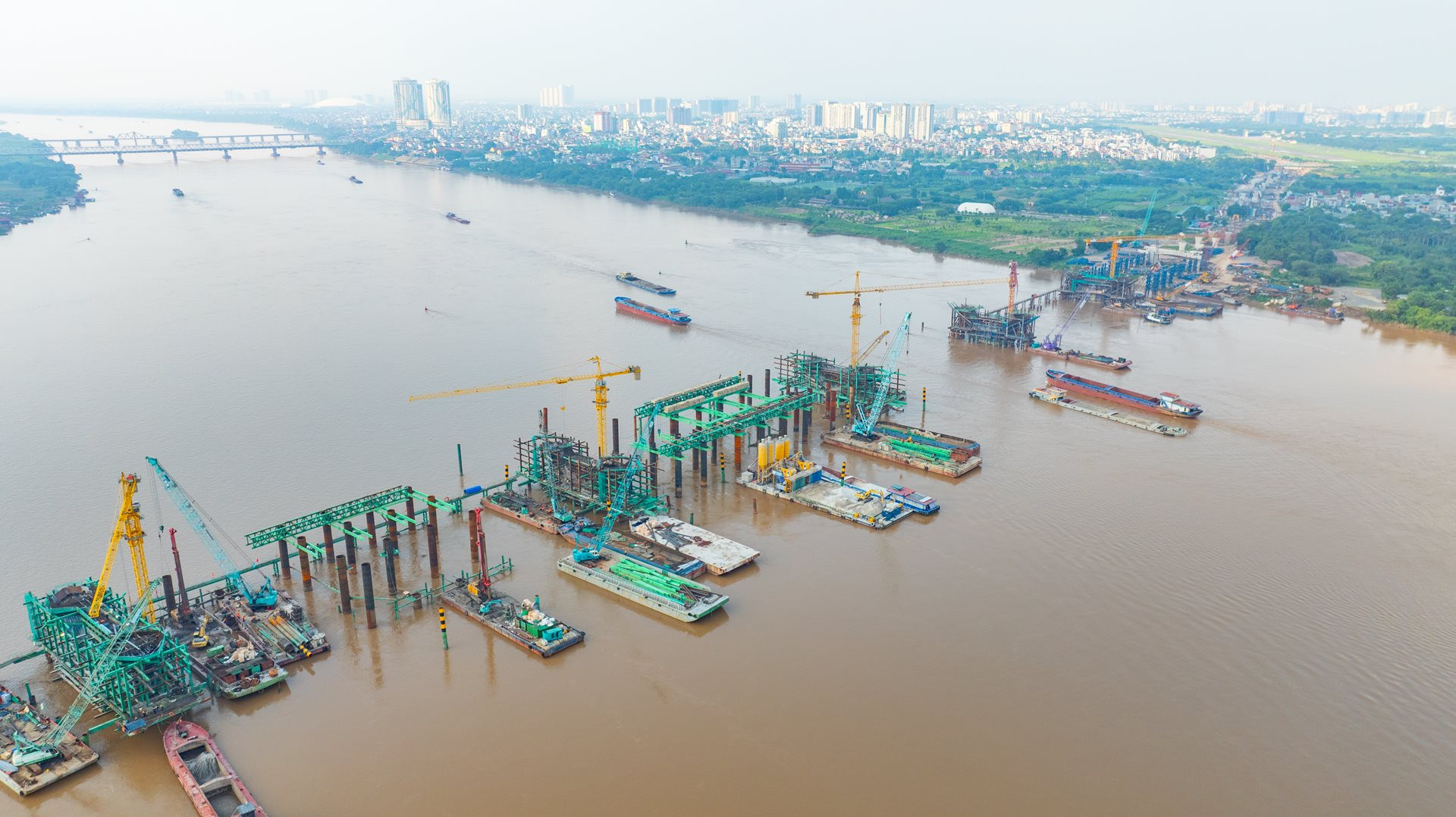 Diễn biến mới tại “siêu” cầu vượt sông Hồng 16.000 tỷ đồng nối khu phố cổ với Long Biên do Sun Group thi công - Ảnh 3.