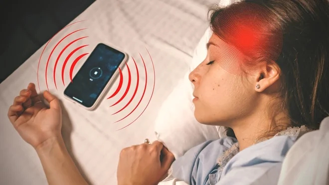 Lời khuy&ecirc;n cho tất cả những ai đặt điện thoại ngay giường ngủ mỗi tối - Ảnh 3.