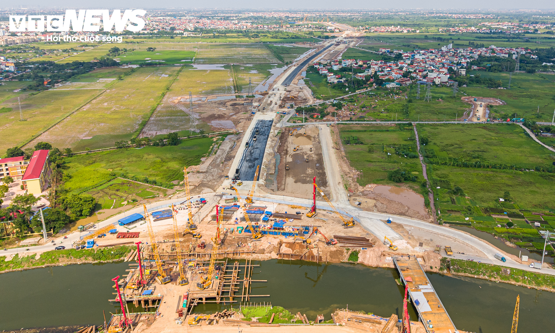 Diện mạo sân vận động VinFast - Trống Đồng sau 8 tháng thi công - Ảnh 9.