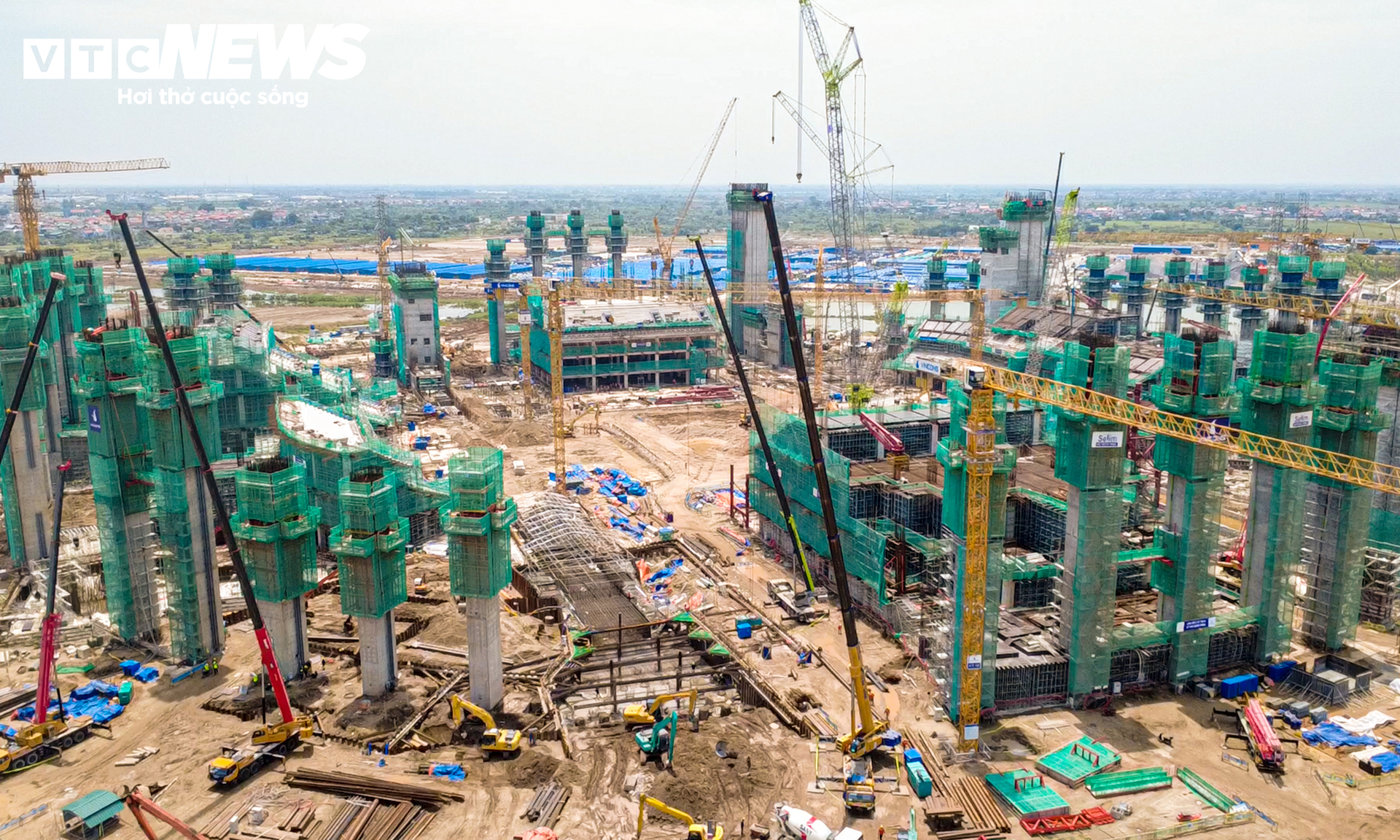 Diện mạo sân vận động VinFast - Trống Đồng sau 8 tháng thi công - Ảnh 3.