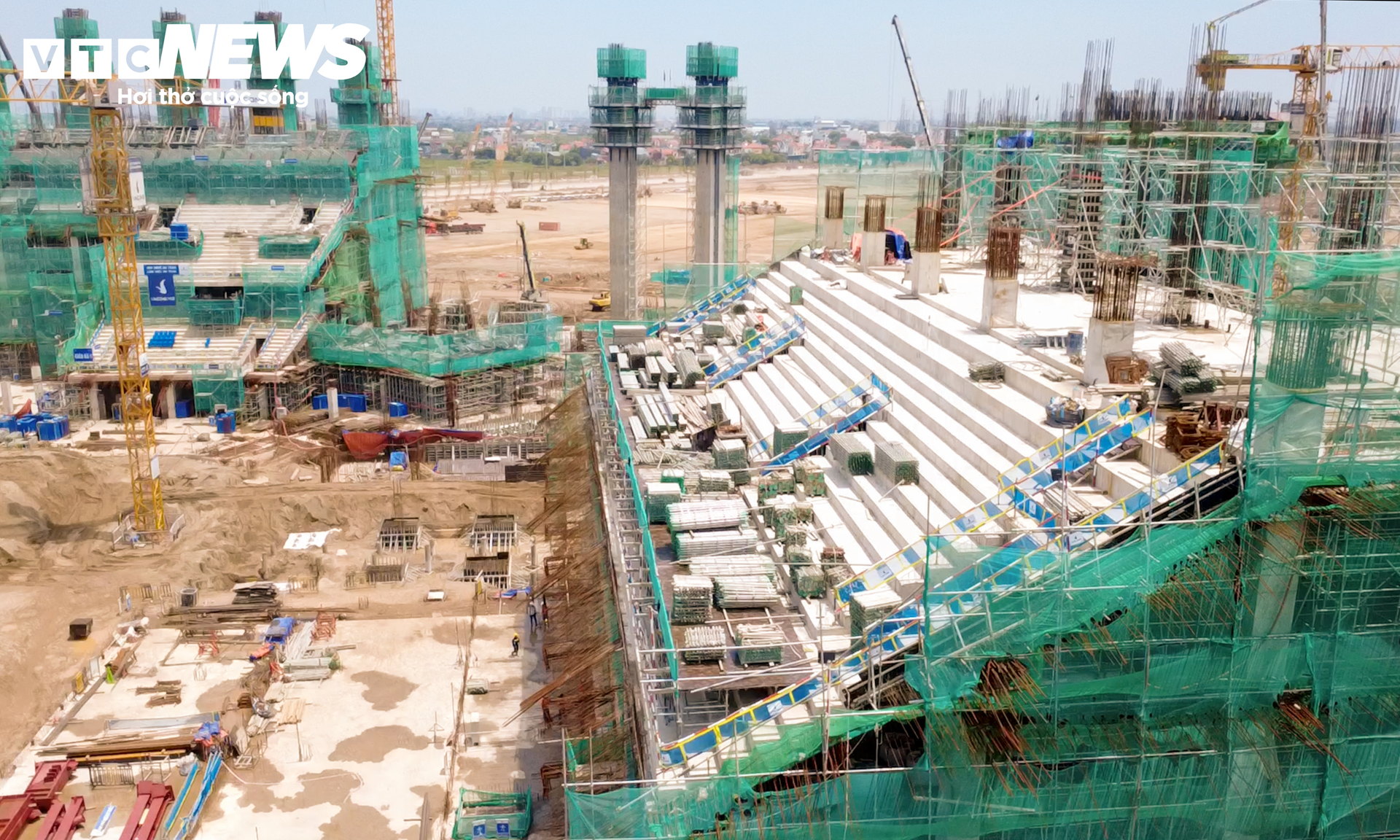 Diện mạo sân vận động VinFast - Trống Đồng sau 8 tháng thi công - Ảnh 6.