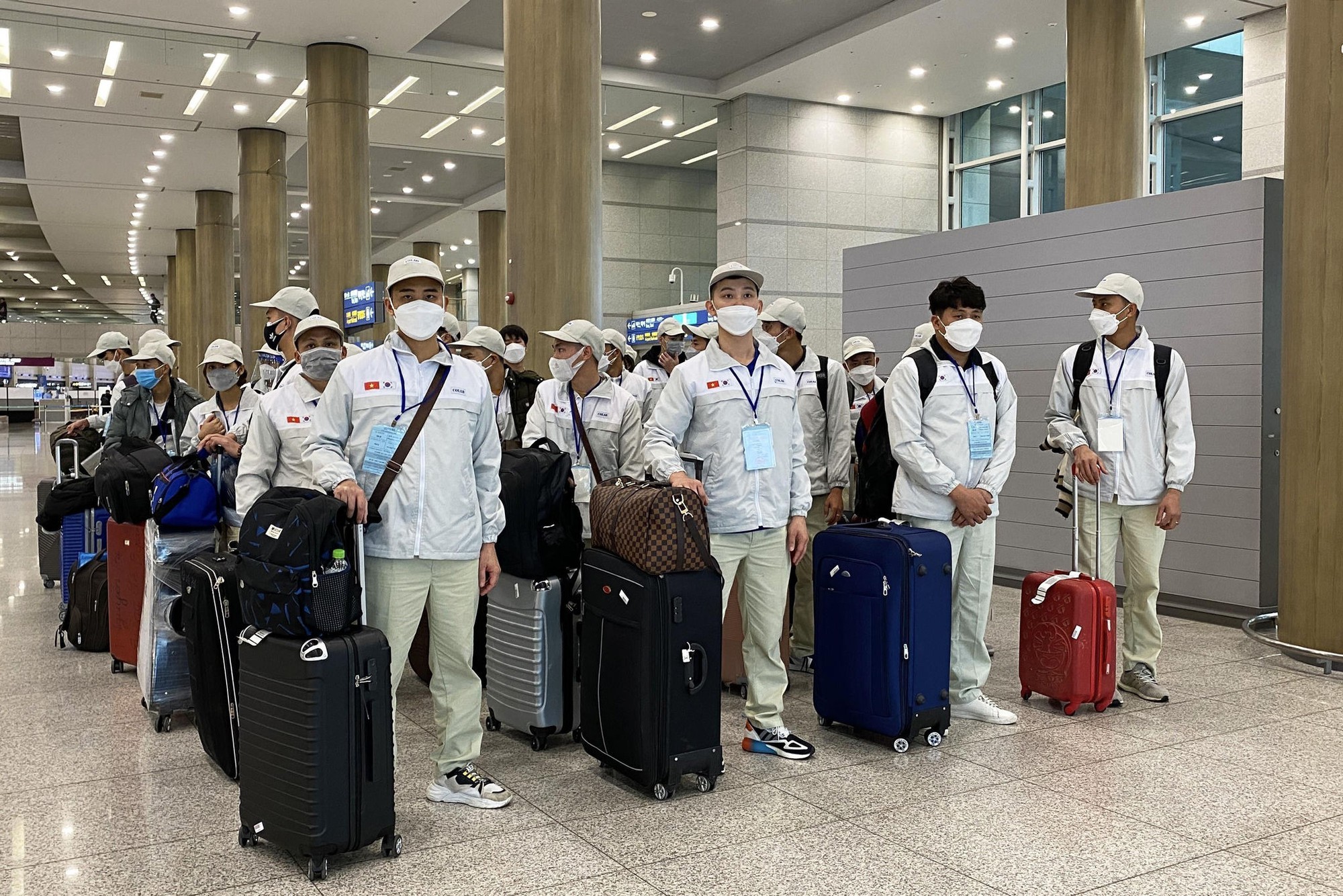 Từ 10/9, lao động Việt Nam ở nước ngo&agrave;i c&oacute; thể bị phạt tiền l&ecirc;n đến 100 triệu đồng nếu vi phạm điều sau - Ảnh 1.