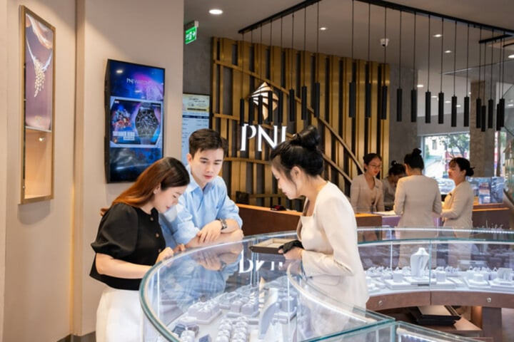 Th&aacute;ng 7 s&oacute;ng gi&oacute; của PNJ: Hơn 16.400 tỷ đồng vốn h&oacute;a đ&atilde; bốc hơi - Ảnh 1.