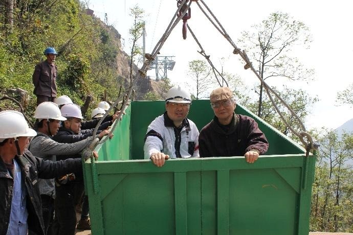 Những bức ảnh chưa từng thấy về cáp treo Fansipan 10 năm trước: Đằng sau 15 phút lên nóc nhà Đông Dương - Ảnh 24.