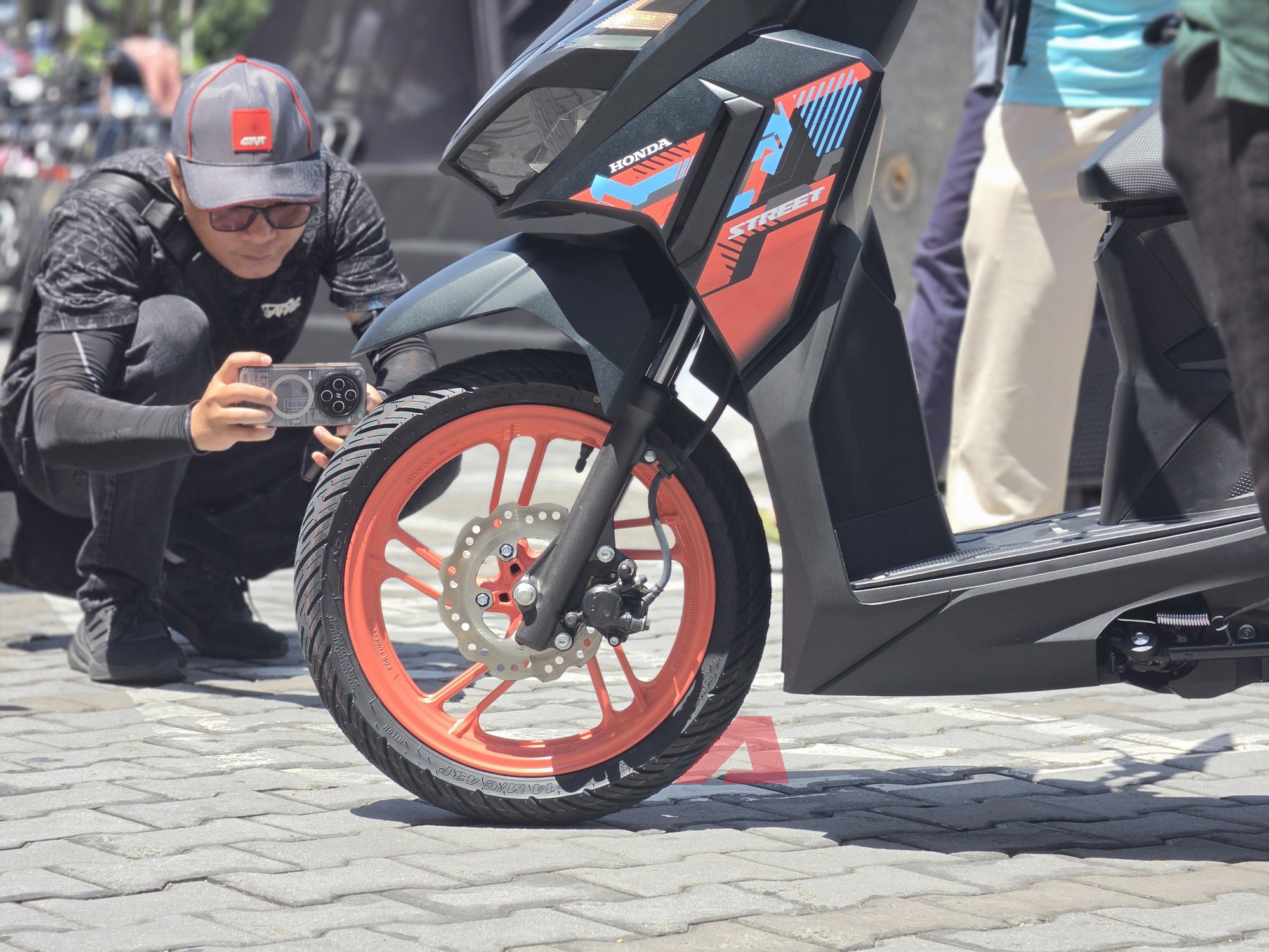 Honda Vario 2027 chốt giá từ 42,7 triệu đồng: Thêm bản ghi-đông trần như mô tô, nhập khẩu Indonesia đúng ý dân chơi Việt, sẵn xe giao trong vài ngày nữa - Ảnh 13.