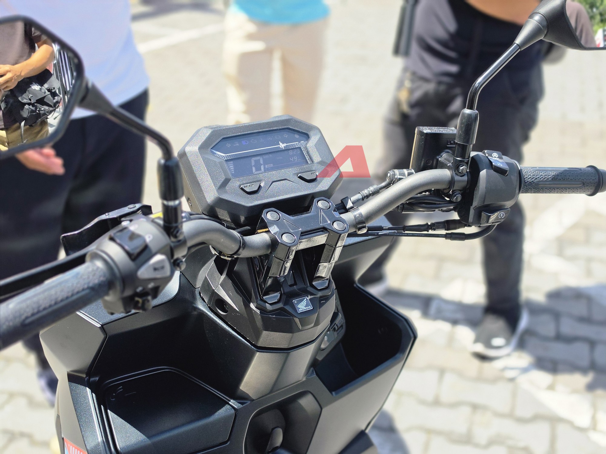 Honda Vario 2027 chốt giá từ 42,7 triệu đồng: Thêm bản ghi-đông trần như mô tô, nhập khẩu Indonesia đúng ý dân chơi Việt, sẵn xe giao trong vài ngày nữa - Ảnh 3.
