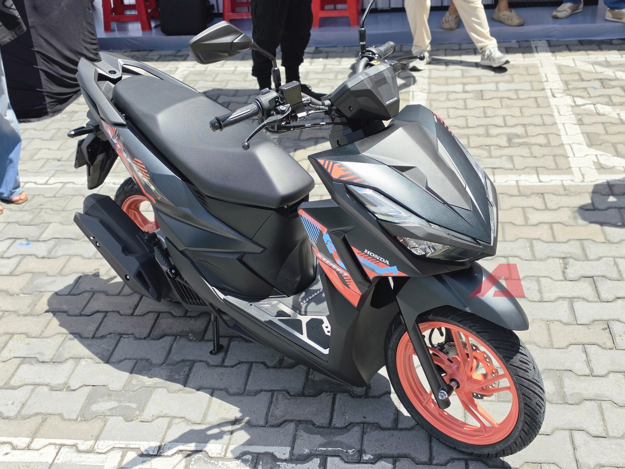 Honda Vario 2027 chốt giá từ 42,7 triệu đồng: Thêm bản ghi-đông trần như mô tô, nhập khẩu Indonesia đúng ý dân chơi Việt, sẵn xe giao trong vài ngày nữa - Ảnh 5.