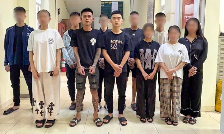Khởi tố vụ hỗn chiến tại Qu&aacute;n Nhỏ H&agrave; Nội l&agrave;m r&otilde; 14 người li&ecirc;n quan - Ảnh 1.