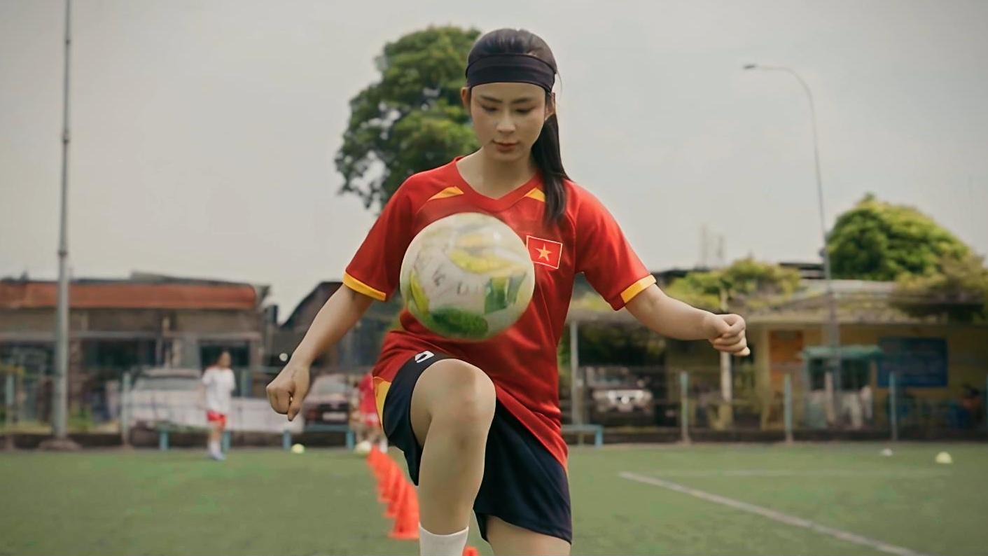 Thanh Hương, Đan Lê đá bóng trong phim giờ vàng VTV - Ảnh 3.