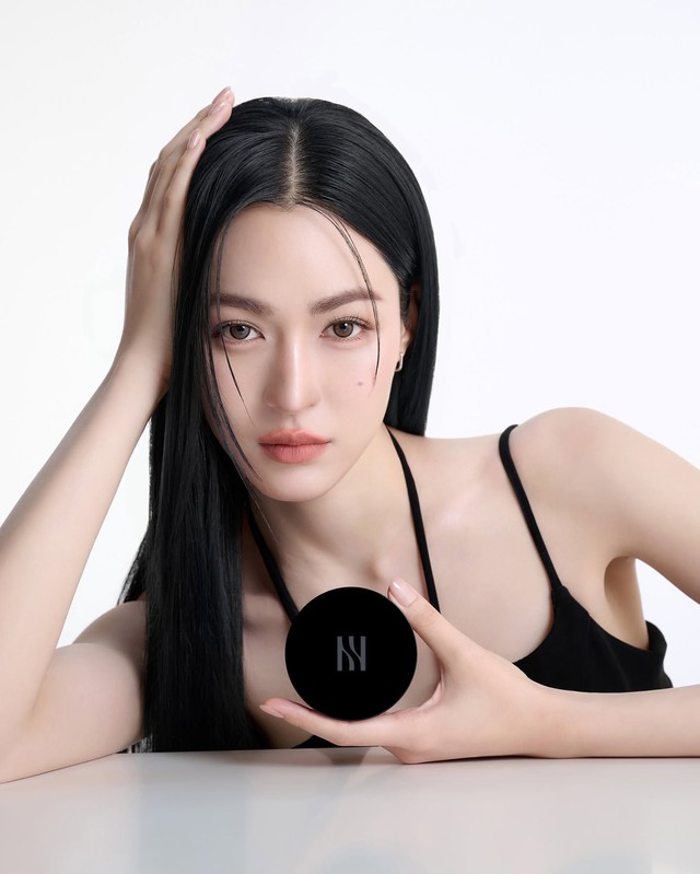 Mỹ nhân 9x trở thành "người phụ nữ đẹp nhất thế giới năm 2026", nhan sắc thế nào mà lấn át cả Địch Lệ Nhiệt Ba? - Ảnh 3.