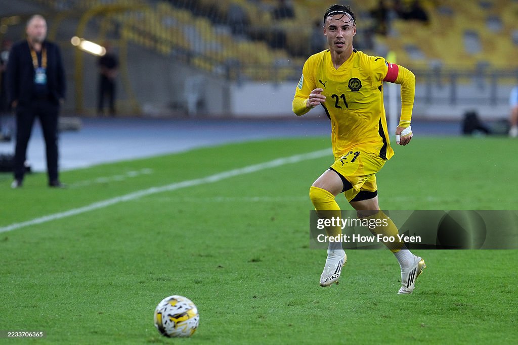 Thua 0-4 tuyển Việt Nam, HLV Malaysia than thở: "Nếu đủ quân, chúng tôi có thể đá ngang ngửa họ" - Ảnh 2. Thua 0-4 tuyển Việt Nam, HLV Malaysia than thở: "Nếu đủ quân, chúng tôi có thể đá ngang ngửa họ" - Ảnh 2.