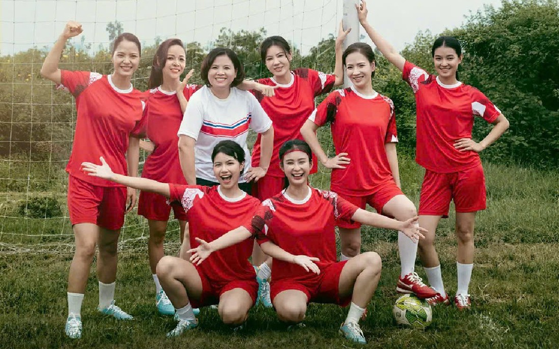 Thanh Hương, Đan Lê đá bóng trong phim giờ vàng VTV - Ảnh 2.