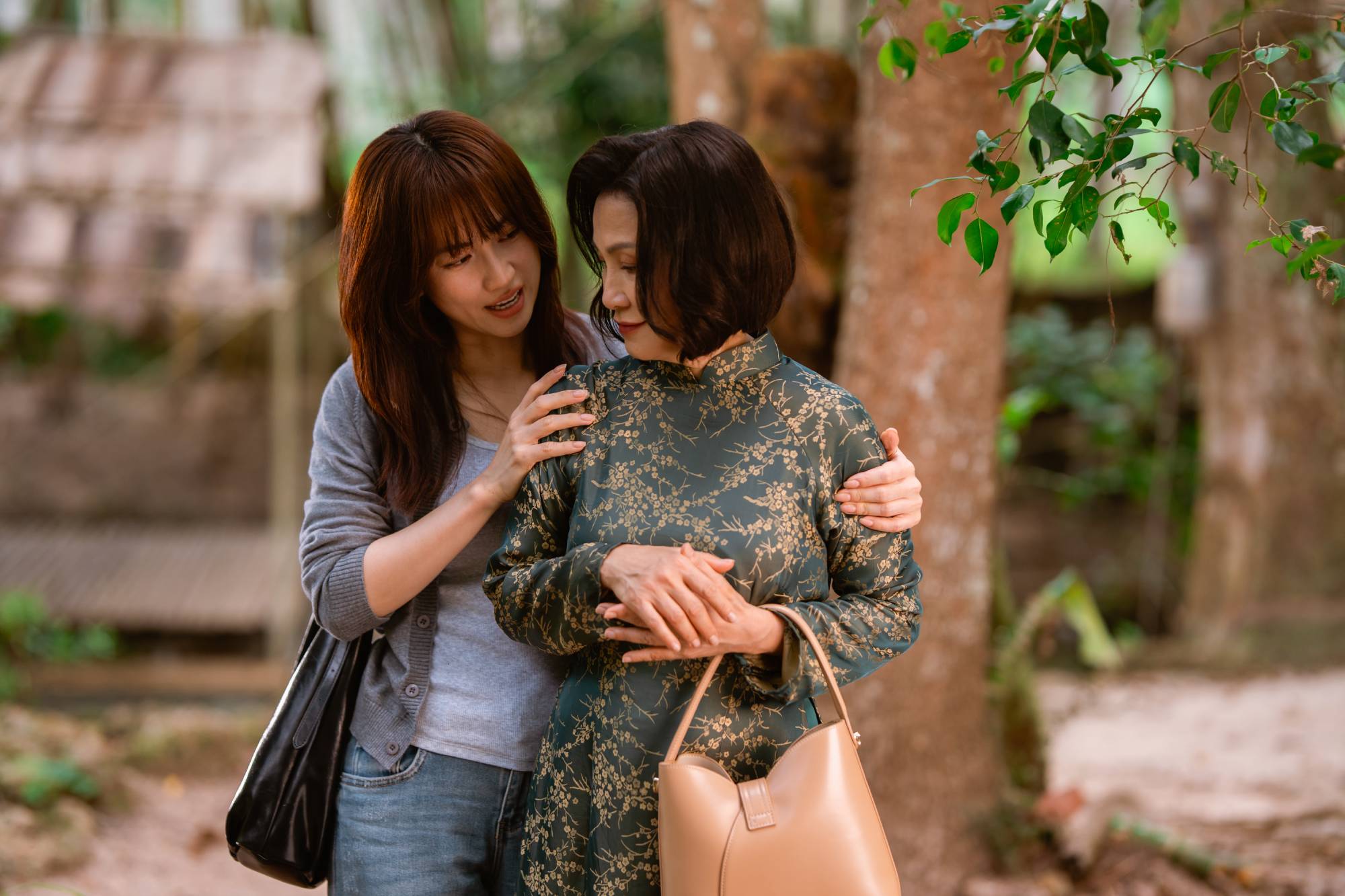 Hồng Đào xót xa khi tát Phương Anh Đào: Hồng Đào xót xa khi tát Phương Anh Đào: