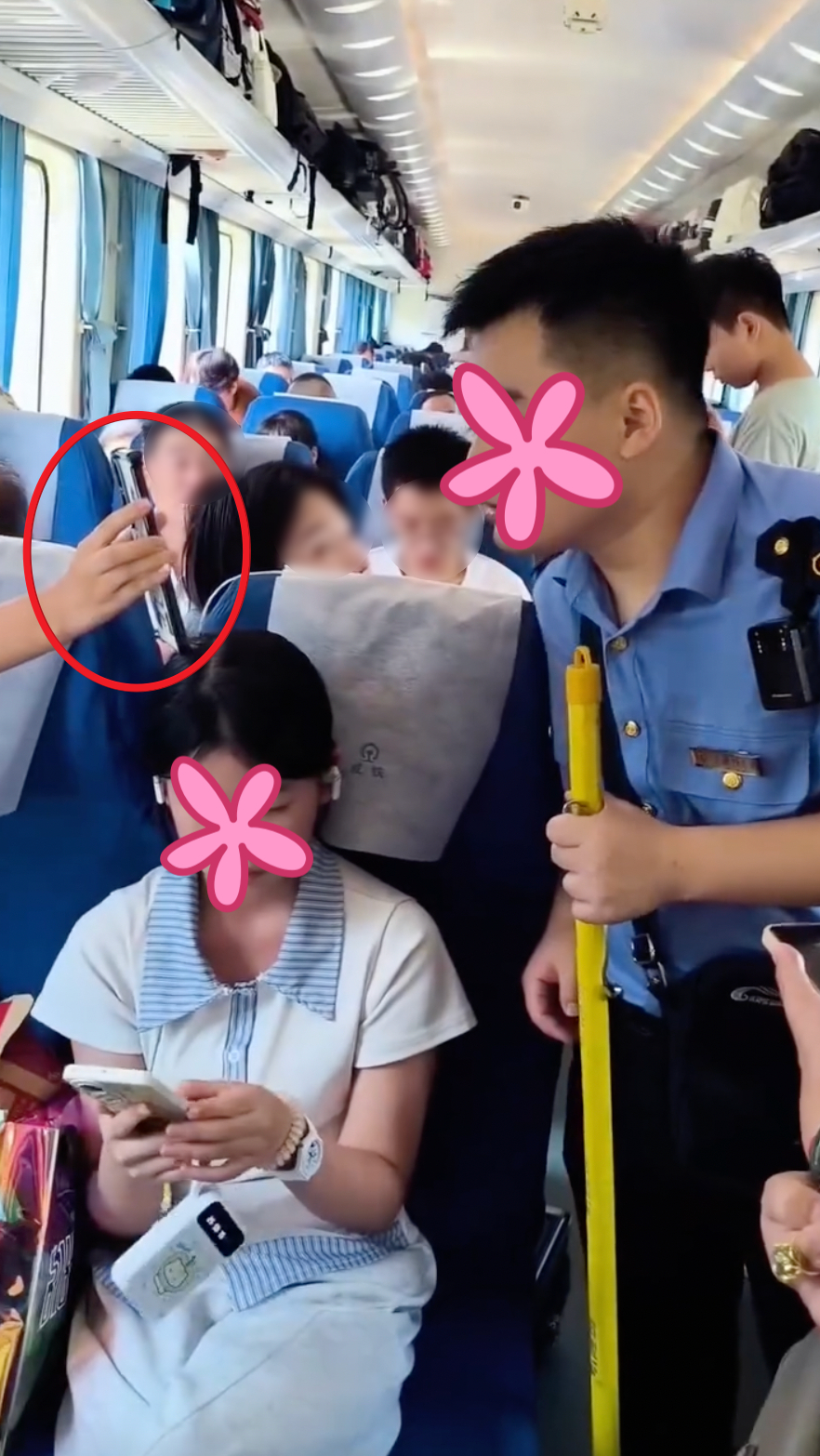 Hai c&ocirc; g&aacute;i từ chối nhường chỗ tr&ecirc;n t&agrave;u g&acirc;y tranh c&atilde;i mạng x&atilde; hội - Ảnh 3.