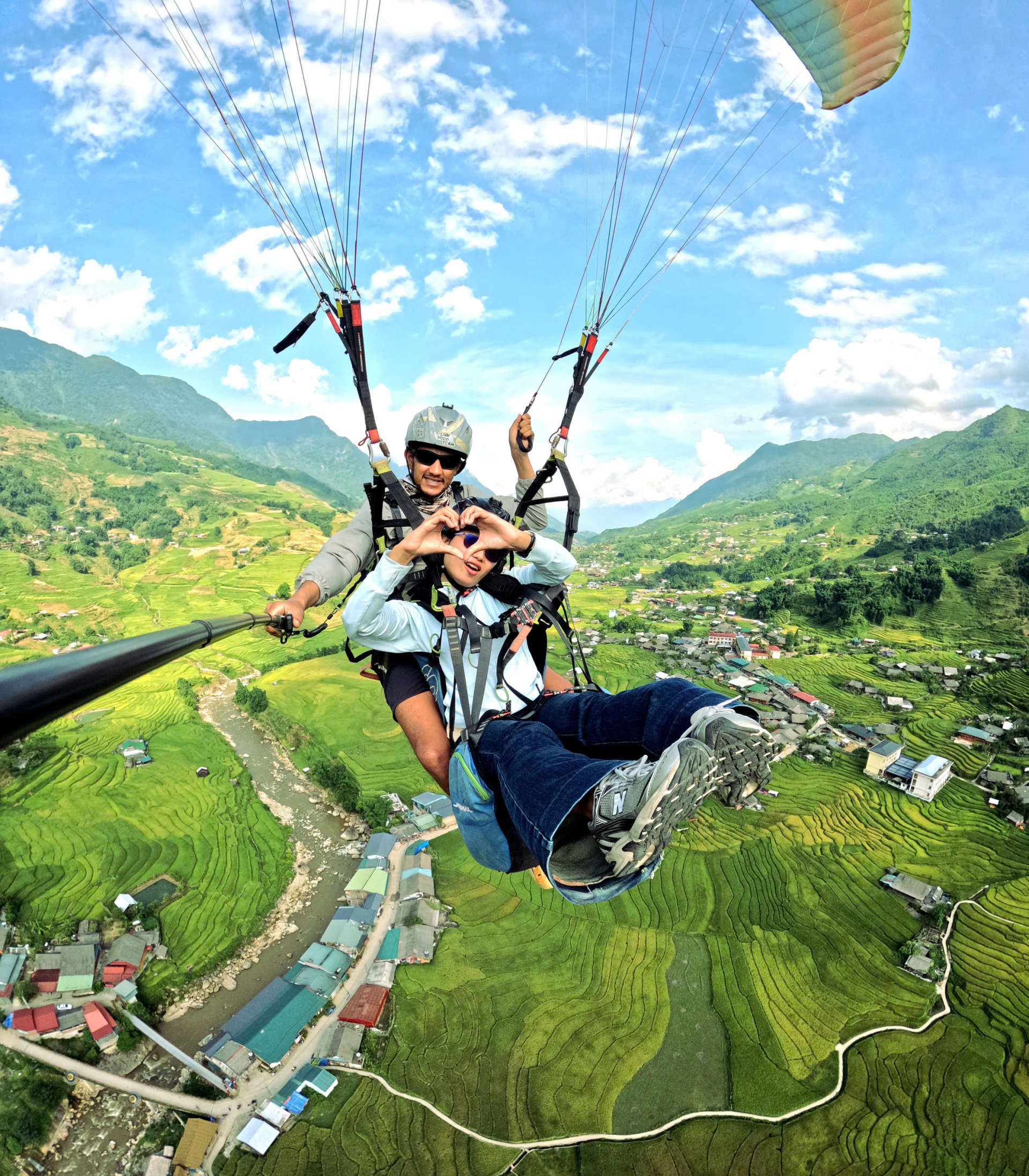 2,19 triệu cho 15 ph&uacute;t bay d&ugrave; lượn ngắm m&ugrave;a v&agrave;ng Sapa đẹp như tranh - Ảnh 2.