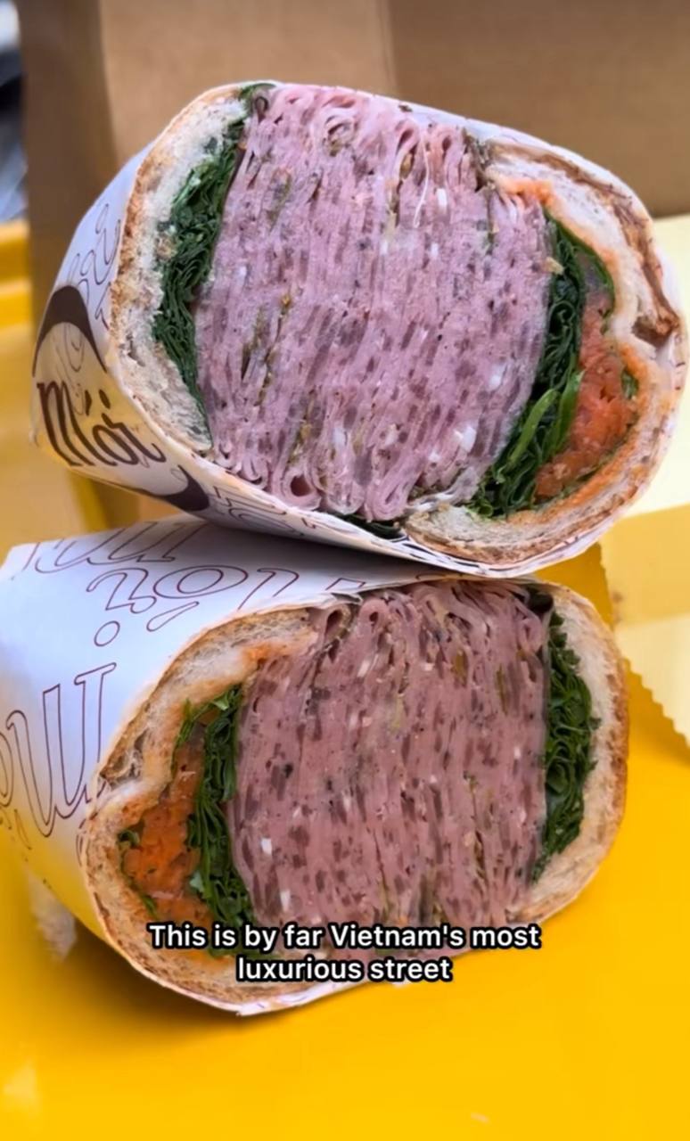 Kh&aacute;ch T&acirc;y b&igrave;nh chọn b&aacute;nh m&igrave; đắt nhất Việt Nam - Ảnh 3.