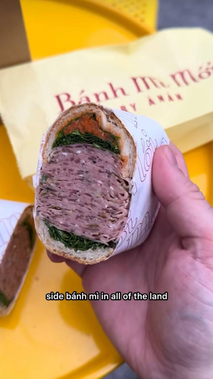 Kh&aacute;ch T&acirc;y b&igrave;nh chọn b&aacute;nh m&igrave; đắt nhất Việt Nam - Ảnh 4.