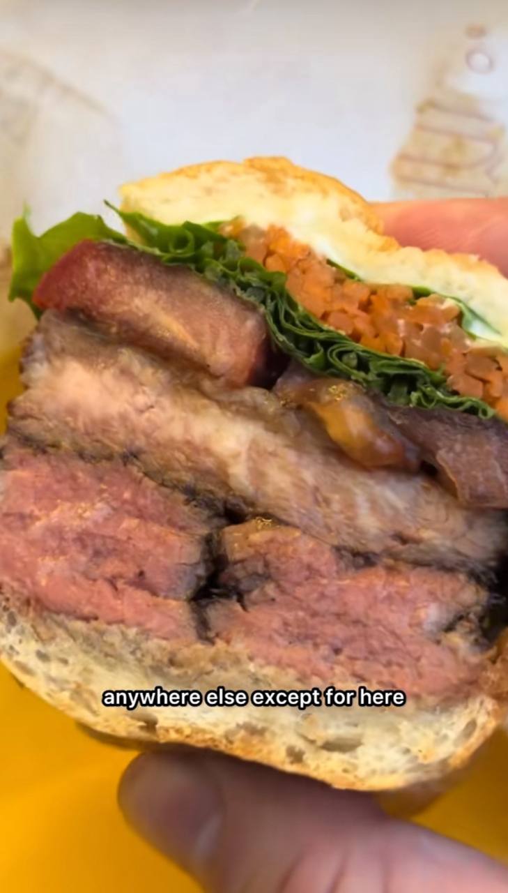 Kh&aacute;ch T&acirc;y b&igrave;nh chọn b&aacute;nh m&igrave; đắt nhất Việt Nam - Ảnh 7.